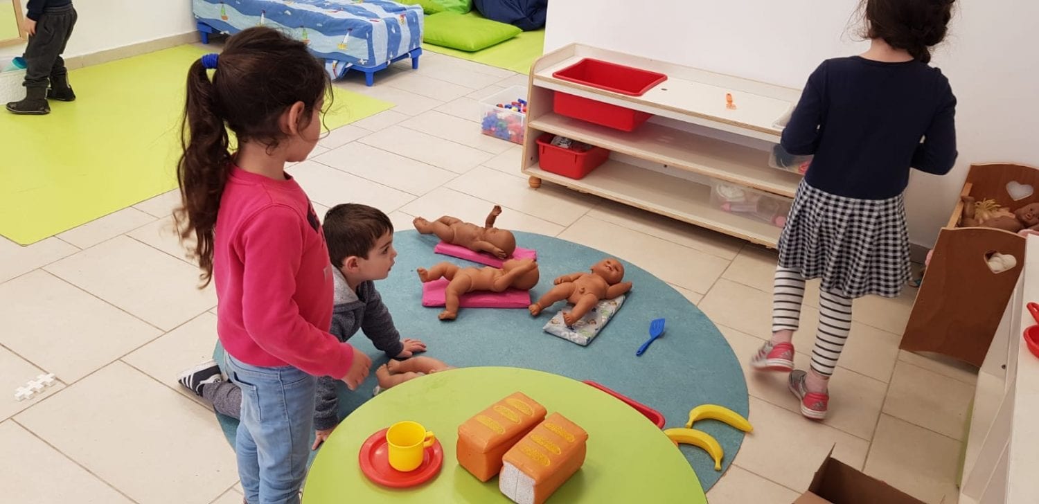 ילדים בגן הפועל בשעת חירום קורונה